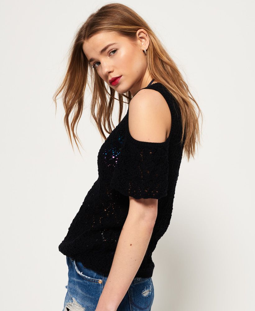 Superdry women’s Little Bay Cold Shoulder top. This knit top will be a summer favourite. Featuring a flattering cold shoulder design, all over crochet pattern and finished with a metal Superdry logo tab on the seam. This top can be worn all season, whether it’s on those cooler days layered on top of a bandeau and jeans, or to the beach over a bikini with shorts.Model wears: 10/Small Model height: 5’ 8.5” (173cm) Model chest size: 34.5