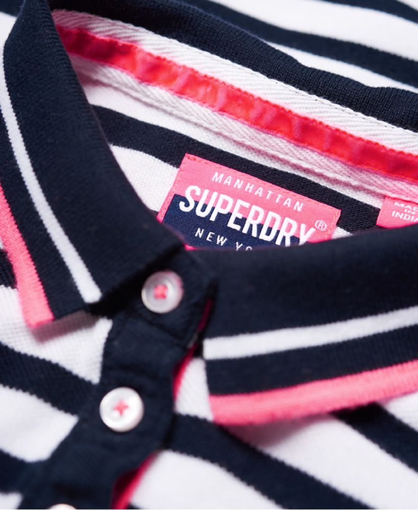 Superdry women’s Pacific stripe polo shirt. A classic fit polo shirt, featuring five button fastening, split side seams and an embroidered version of the iconic Superdry logo on the chest. The polo shirt is finished with a Superdry logo tab on the hem.