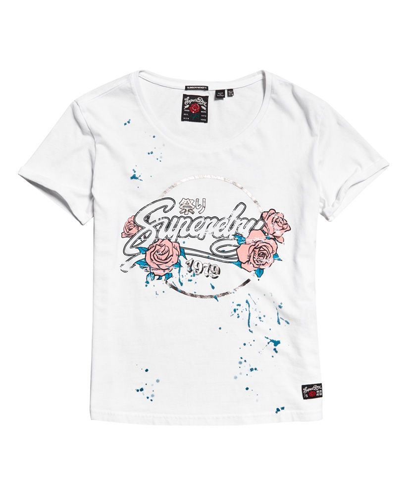 Superdry women’s boyfriend band t-shirt. A crew neck tee featuring a large Superdry logo graphic across the chest and on the reverse. This t-shirt is finished off a paint splatter effect and a logo badge just above the hem.