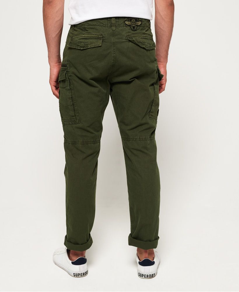 Superdry men’s Core parachute cargo pants. These parachute pants feature five front pockets, two rear pockets and a zip fly fastening. The pants are finished with various applique Superdry branded badges and branded buttons.