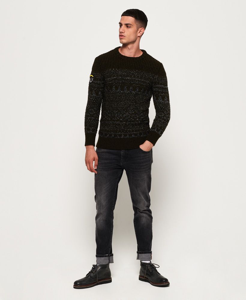 Superdry men’s Blackstone crew jumper. Perfect for this season, the Blackstone crew will be sure to keep you warm. Featuring a ribbed hem and cuffs for added comfort and a rubber Superdry logo badge on the arm. Complete the look with a pair of jeans and Chelsea boots.