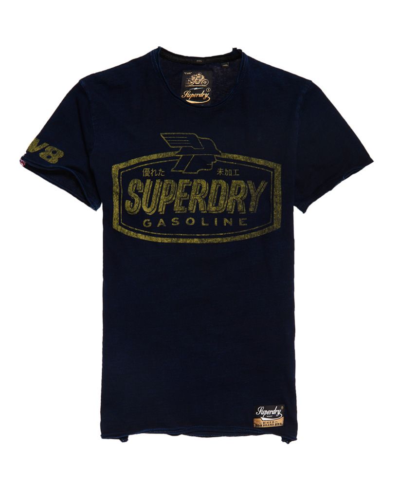 Superdry men’s Worn Well Indigo t-shirt. This is a classic short sleeve t-shirt, featuring a crew neck and large, faded Superdry logo graphic on the chest. The Worn Well Indigo t-shirt is completed with a Superdry logo badge above the hem and tab on one sleeve. Style with jeans and a zip hoodie for a simple, yet stylish look. 