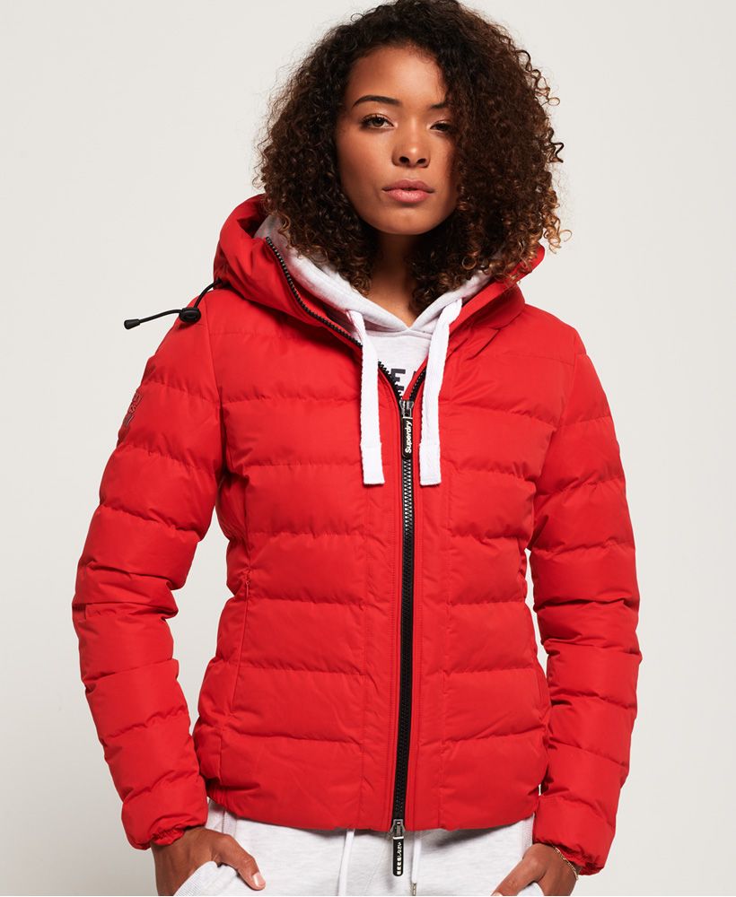Superdry women’s SDX Arctic hood jacket. This hooded jacket features a single-layer zip fastening, two external zip pockets, a bungee cord adjustable waist and hood for added comfort and elasticated cuffs. This must have SDX Arctic hood jacket is finished with a high build Superdry Athletics Japan logo design on the sleeve, a logo badge on the other sleeve and logo detailing on the zip pulls.