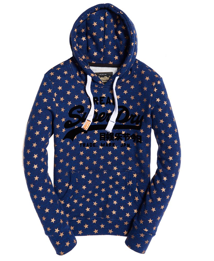 Superdry women’s Vintage Logo star all over print hoodie. Add to your hoodie collection this season with this overhead hoodie, featuring a drawcord adjustable hood, a large front pouch pocket and a textured Superdry logo graphic on the chest. Finished with a Superdry logo tab in the side seam, this hoodie will look great styled with boyfriend jeans and trainers. Slim fit