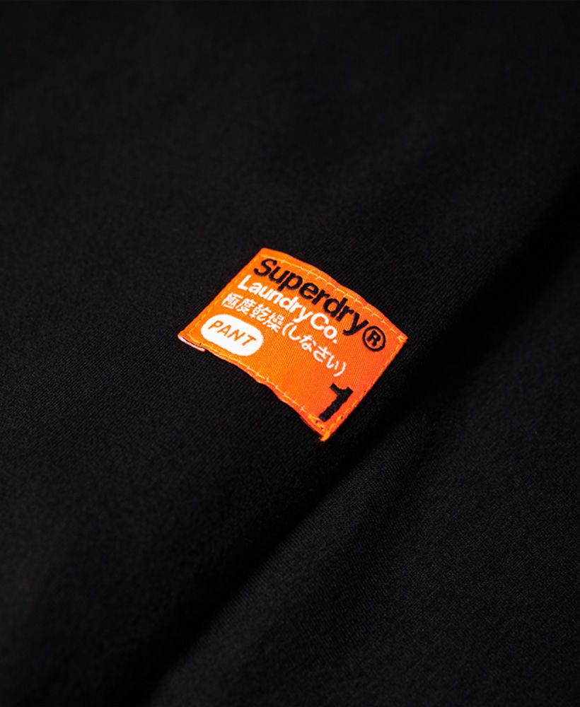 Superdry men's SD Laundry organic cotton pants. These luxuriously soft pants are great for lounging in this season, and are the perfect companion to a night in on the sofa. Featuring an elasticated waistband with logo detailing and two pockets in the side seams, these pants are completed with a small logo badge on the thigh.Made with Organic Cotton - Made using cotton grown using organic farming methods which minimise water usage and eliminate pesticides, maximising soil health and farmer livelihoods.