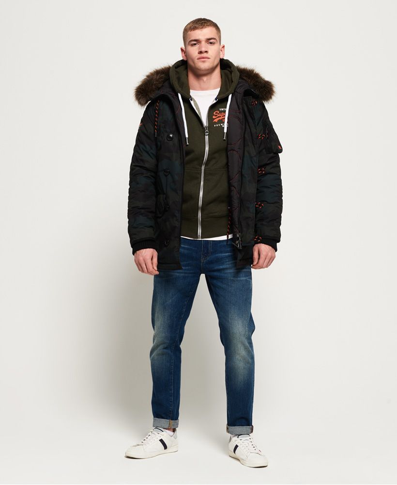 Superdry men’s premium goods duo zip hoodie. For a great layering item this season, look no further than the duo zip hoodie. This cosy hoodie is great to throw on whether you are lounging around the house or hitting the shops, it is a timeless staple for every wardrobe. This hoodie features a draw cord hood, a high-build Superdry logo on the chest and a single zip fastening. In addition, this hoodie also has two handy pockets, ribbed trims and a high-build number logo on the sleeve. For decoration, this hoodie has been completed with a Superdry logo patch on the pocket and an orange stitch in the side seam.