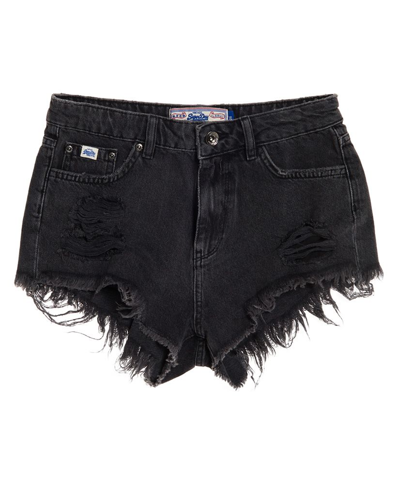 Superdry women’s Eliza cut off shorts. These denim shorts feature distressed detailing and hem, a zip fly fastening and a classic five pocket design. The Eliza cut off shorts are finished with a leather Superdry logo patch at the rear of the waistband and a Vintage Superdry logo patch on the coin pocket.