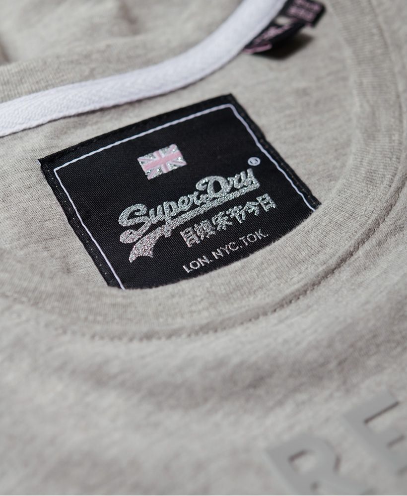 Superdry women’s Vintage logo tonal t-shirt. Perfect for relaxed dressing and with a soft cotton finish, this tee will turn into your number one go-to piece for the new season. It features the iconic Superdry logo across the chest in a high-build finish, short sleeves and a Superdry tab on the hem. Tuck this tee into your favourite jeans or skirt for a timeless look.