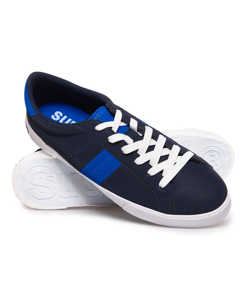 Superdry men’s Vintage Court trainers. Low top trainers featuring a rounded toe, lace-up fastening and branded tread on the sole. These trainers are completed a Superdry logo debossed on the tongue and the side, branding on the inner sole and a Superdry logo on the heel.