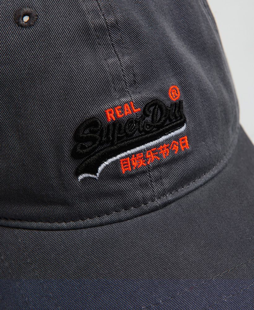 Superdry men’s wash twill cap from the Orange Label range. Our hats are top of the lot and this twill cap is no exception. It features an embroidered Superdry logo across the front, an adjustable clip to adjust the cap to your head and a wash finish to give the hat an authentic feel. 