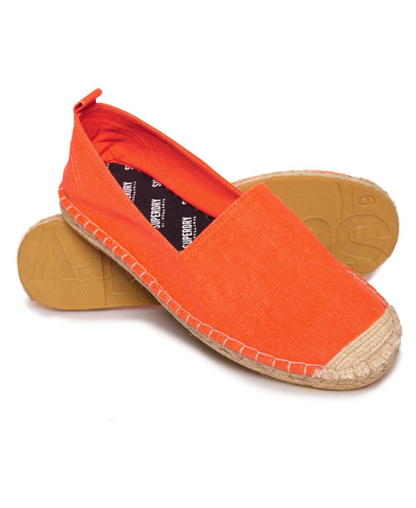 Superdry women’s Erin espadrilles. Have a spring in your step this season wearing these versatile espadrilles. They feature an elasticated upper, rope effect detailing on the side sole and a heel pull tab with a small Japanese inspired logo. Couple these espadrilles with a sundress to complement.