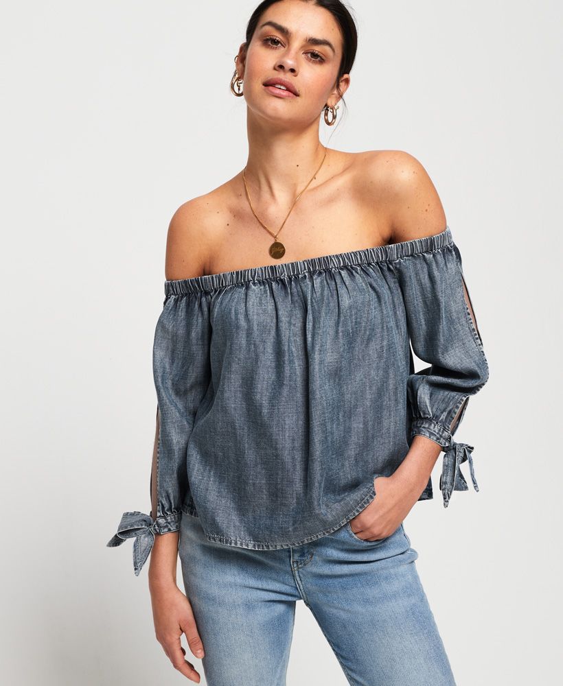 Superdry women's Helena top. This is an ideal piece for your summer wardrobe, featuring an off the shoulder design, elasticated neck line and tie detail on the cuff. Finished with a metal Superdry badge on above hem.