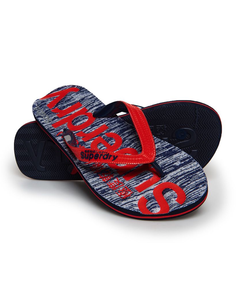 Superdry women's Scuba grit flip flops. These classic thong style flip flops are perfect for the warmer months, featuring a Superdry logo on the strap and across the sole.S - UK 3-4, EU 36-37, US 5-6M - UK 5-6, EU 38-39, US 7-8L - UK 7-8, EU 40-41, US 9-10