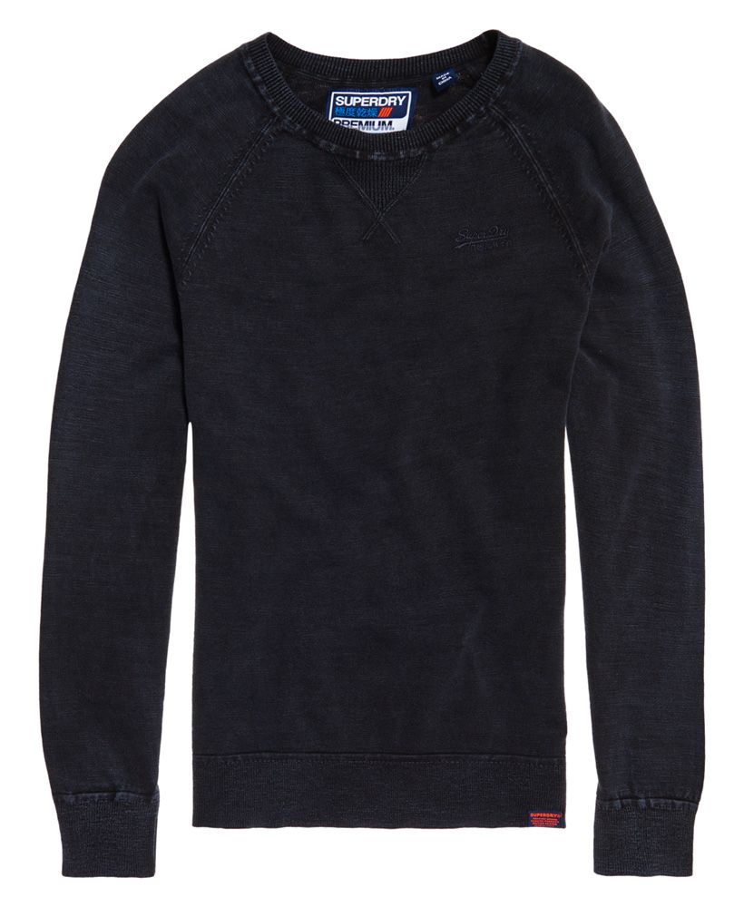 Superdry men's garment dyed L.A crew jumper. A classic crew neck jumper featuring a ribbed collar and cuffs, v-stitch on the neckline and a small embroidered logo on the chest. This jumper has been completed with a small logo tab on the hem.This jumper is treated with specialist dying techniques that help give it a distressed style that looks unique. 