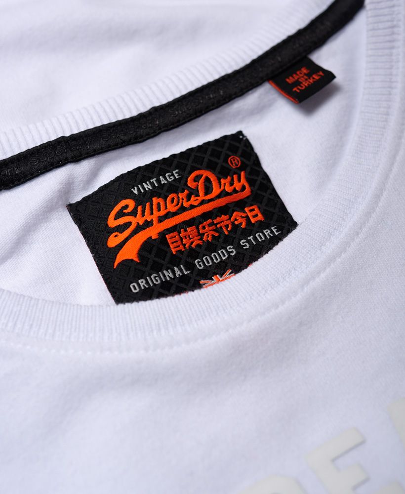 Superdry men’s Vintage logo monochrome t-shirt. Sleek and soft, this short sleeve, crew neck tee is a must-have in your wardrobe this season. It features the iconic Superdry logo across the chest in a textured print and a Superdry patch on the sleeve. It has been engineered for both comfort and everyday use.