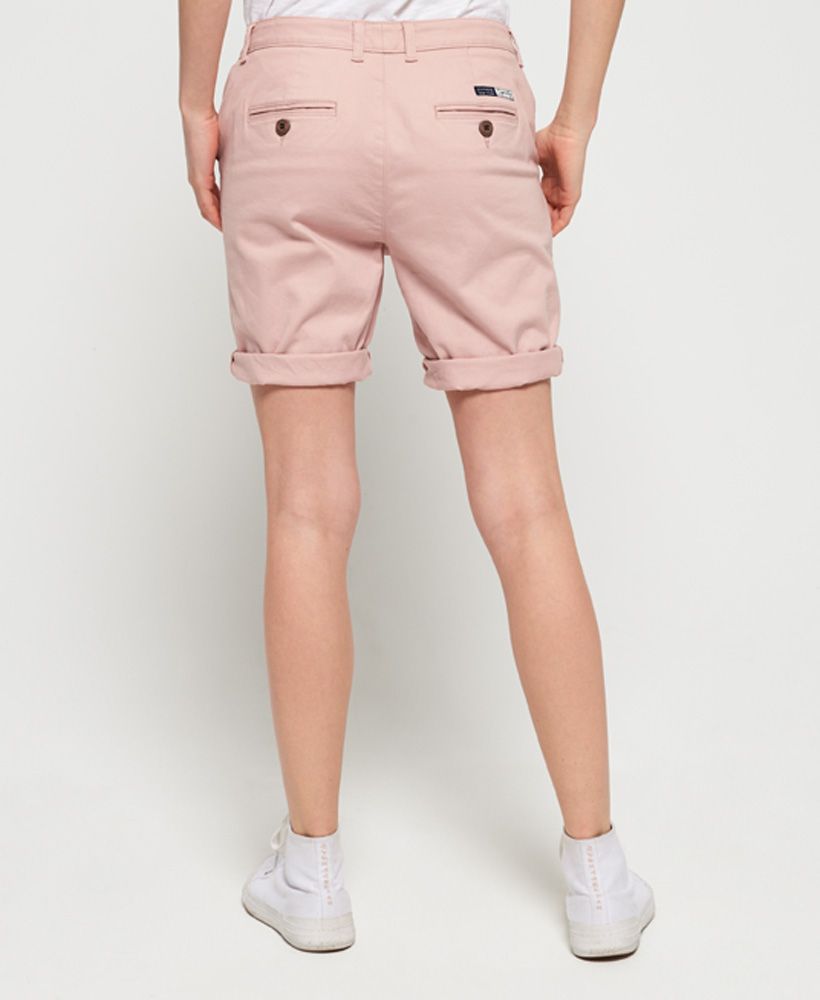 Superdry women's chino city shorts. A seasonal spin on a classic pair of chinos, these chino city shorts feature a button fly fastening and four pockets. Completed with a metal logo badge above one front pocket and logo badge above one back pocket.