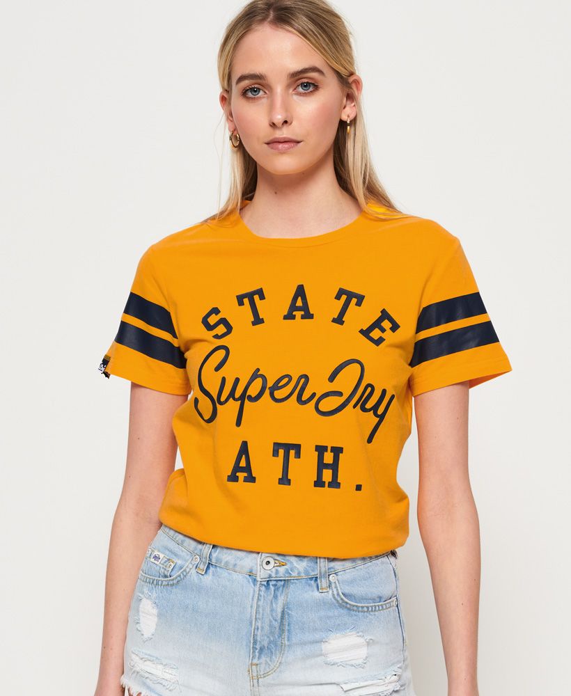 Superdry women’s Varsity State t-shirt. A classically styled crew neck t-shirt featuring a cracked effect Superdry State logo across the chest and finished with acrylic stripe detailing on the sleeves.Relaxed fit