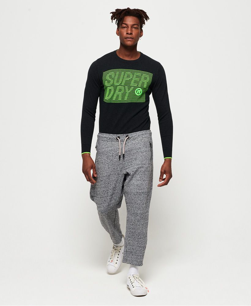 Superdry men's Speed logo crew jumper. This lightweight crew jumper features a large logo graphic on the chest and is completed with a logo tab on the hem. Style with jeans and trainers for an easy, off-duty look.
