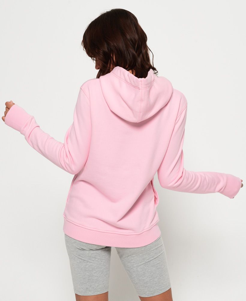 Superdry women's Gelsey hoodie. A classic wardrobe staple, this overhead hoodie features a drawstring hood, pockets in the side seams and a logo graphic on the chest. The Gelsey hoodie is completed with a logo patch above the hem.Slim fit