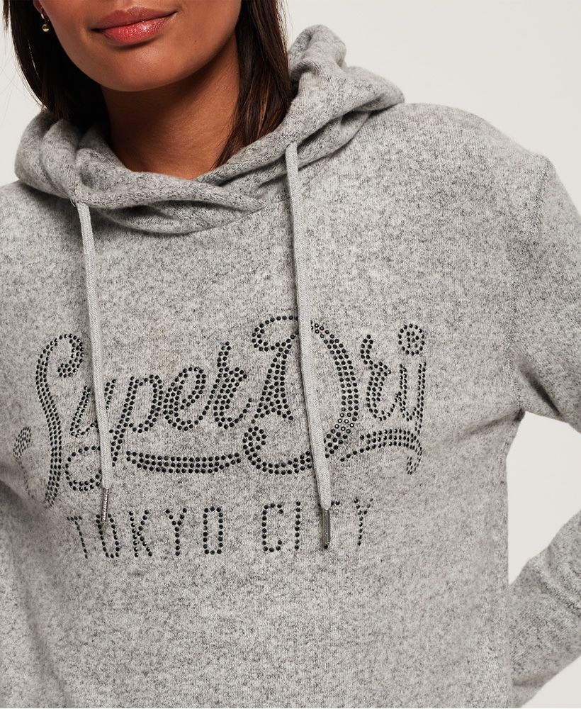 Superdry women’s Enford hood top. This super soft hooded top features a drawstring hood and an embellished Superdry logo across the chest. This top has been finished with a Superdry logo tab on the hem. Team this top with your favourite jeans this season.