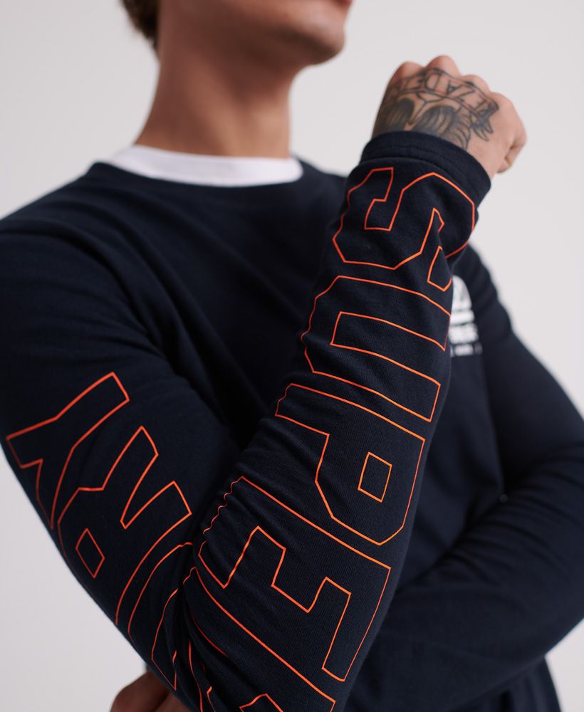 Superdry men's Vintage Logo Linear long sleeve t-shirt. This crew neck t-shirt features a textured Superdry logo on the chest and down the sleeve. Pair with jeans and a zip through hoodie for casual styling.