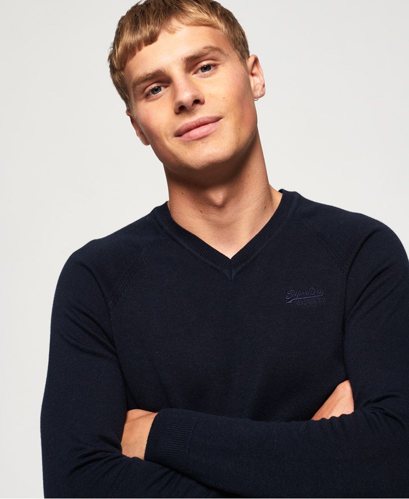 Superdry men's Cotton vee neck jumper from the Orange Label range. This lightweight vee neck jumper features long sleeves, a ribbed collar, cuffs and hem and is finished with an embroidered Superdry logo on the chest.
