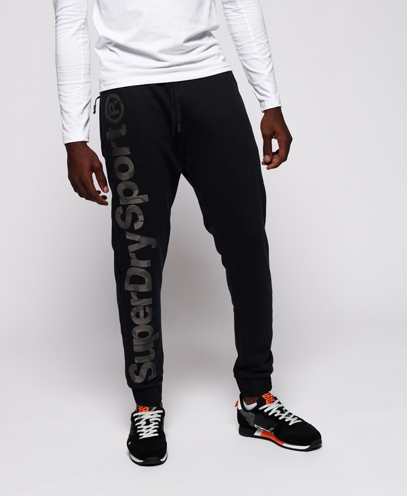 Superdry men’s Combat camo joggers. Push for progress in our new combat joggers, these have been crafted with the highest quality fabrics that provide ultimate comfort and warmth. These joggers have a textured Superdry logo down one leg, a drawstring waistband and elasticated cuffs as well as a zip pocket on the back. For the finishing touches, these joggers have two pockets in the side seams as well as a Superdry patch below the waistband. 