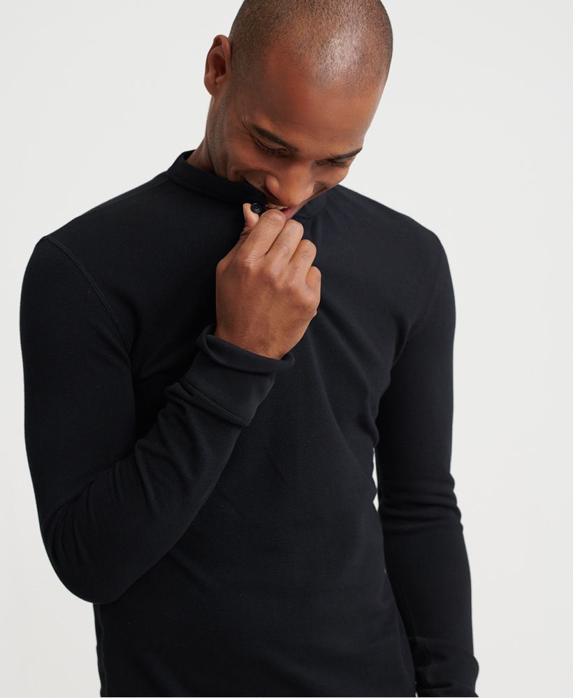 Superdry men's Edit long sleeved Henley top. This long sleeved top features a three button fastening and ribbed cuffs. Finished with a Superdry logo badge above the hem. Will look great paired with your favourite pair of jeans and a leather jacket this season.