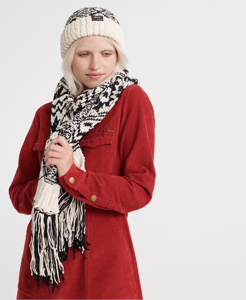 Superdry women's Rodeo west Textured scarf. Keep the heat in with this chunky knit Western inspired scarf features a ribbed hemline, tassel detailing and a Superdry logo tab to the bottom.