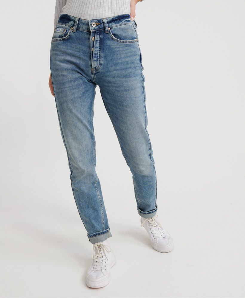 Superdry women's Harper boyfriend jeans. These denim jeans feature the classic five pockets including coin pocket, which are designed with a distressed seam to give it a rugged look. These jeans also feature a button fastening, belt loops, and are finished with a leather Superdry patch on the waistband and a Superdry logo patch on the coin purse.Straight Fit. Classic for a reason – the original fit that gives you extra room throughout without being baggy or too loose fitting. About as authentic as you get. 