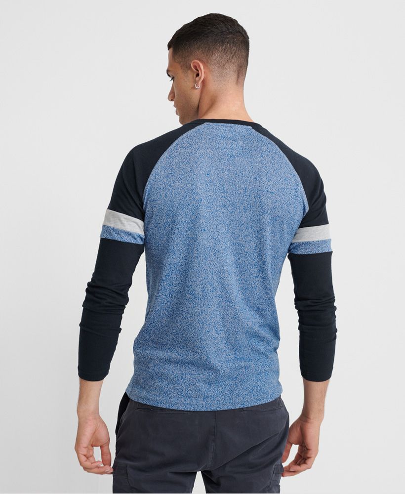 Superdry men's Vintage Tri Colour Raglan t-shirt. This crew neck vintage tee features the iconic Superdry logo in a textured print across the chest with contrasting colour on the arms. Pair this with your favourite jeans for a casual, everyday look this season.