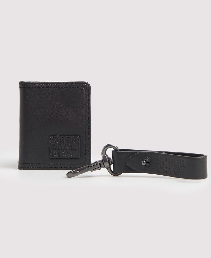 Superdry men's Badge card holder set. This elegant leather card holder features eight card slots and is perfect for anyone who doesn't like to carry around cash. Fit all your essential cards into this cardholder to lighten how much you carry. This set also comes with a Key fob with clasp so you can attach it to whatever you want and keep your keys safe.