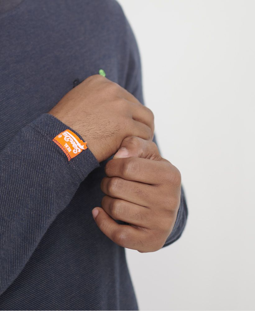Superdry men's Twill Texture long sleeve top from the Orange Label range. Update your basics with this long sleeved top featuring an embroidered Superdry logo on the chest. Finished with a Superdry logo tab on the cuff.