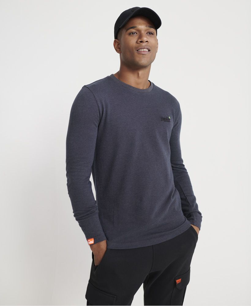 Superdry men's Twill Texture long sleeve top from the Orange Label range. Update your basics with this long sleeved top featuring an embroidered Superdry logo on the chest. Finished with a Superdry logo tab on the cuff.