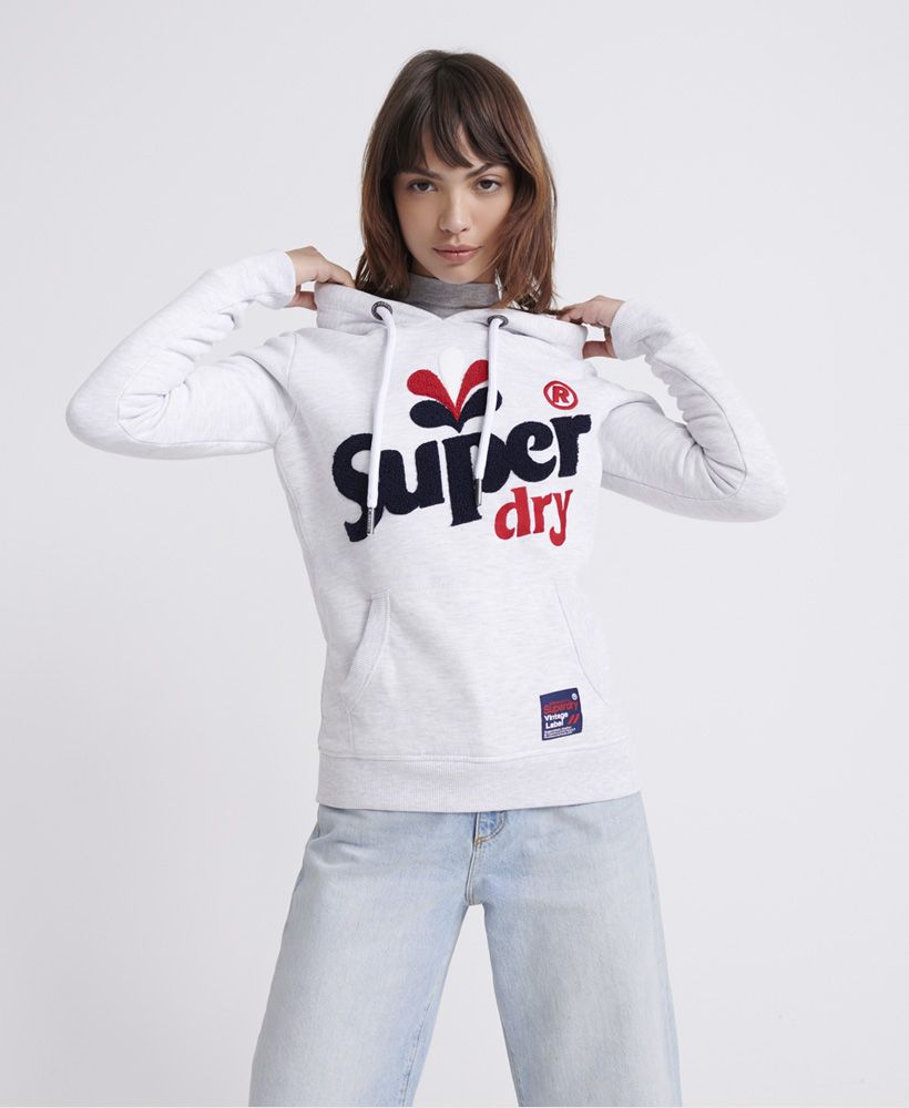 Superdry women's Embroidered classic leaf hoodie. This hoodie features a drawstring hood, ribbed cuffs and hem and a front pouch pocket. Complete with a textured Superdry logo on the chest and a Superdry logo badge on the pocket.