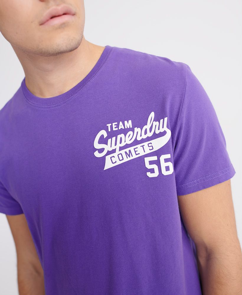 Superdry men's Script classic T-shirt. A staple in any wardrobe, this classic crew neck t-shirt features a textured Superdry logo print on the chest. The simplicity of this tee makes it an ideal everyday wear.Slim fit