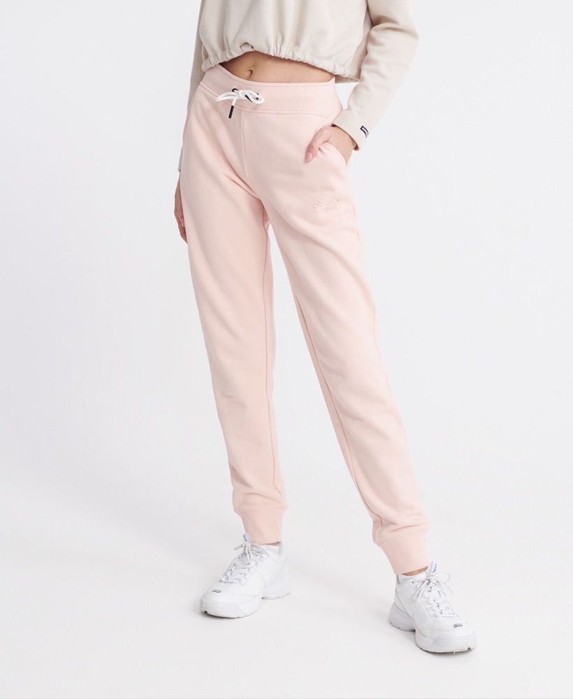 Superdry women's Elite loopback joggers from the Orange Label range. Sleek and stylish joggers made from a loopback fabric for all-round comfort, the Elite joggers feature a drawcord waist fastening, two side pockets and ribbed ankle cuffs. Finished with a rubber Superdry logo on the thigh.Relaxed fit