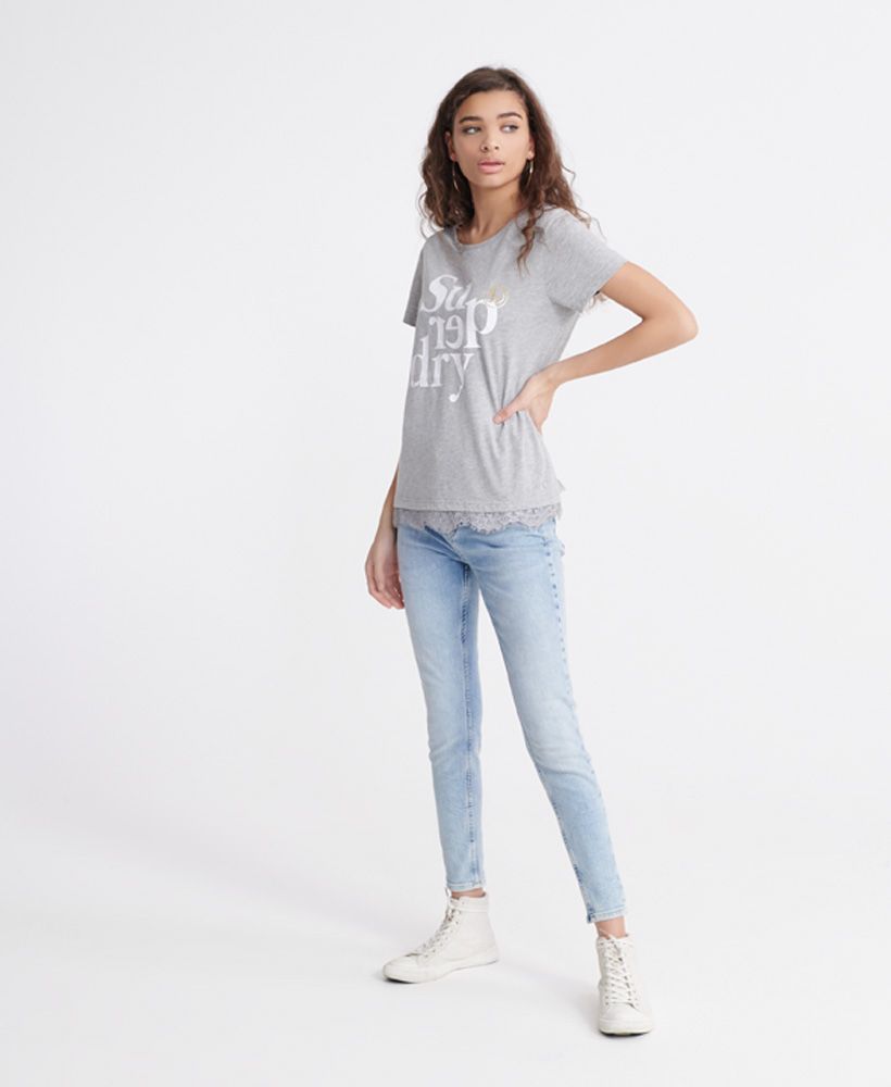 Feel delightful and cute in this simplistic tee with a branded print and a beautiful lace hem. You'll feel elegant and modern in this short sleeved tee.Short SleevesCrew NecklinePrinted GraphicLace TrimSignature Logo badge