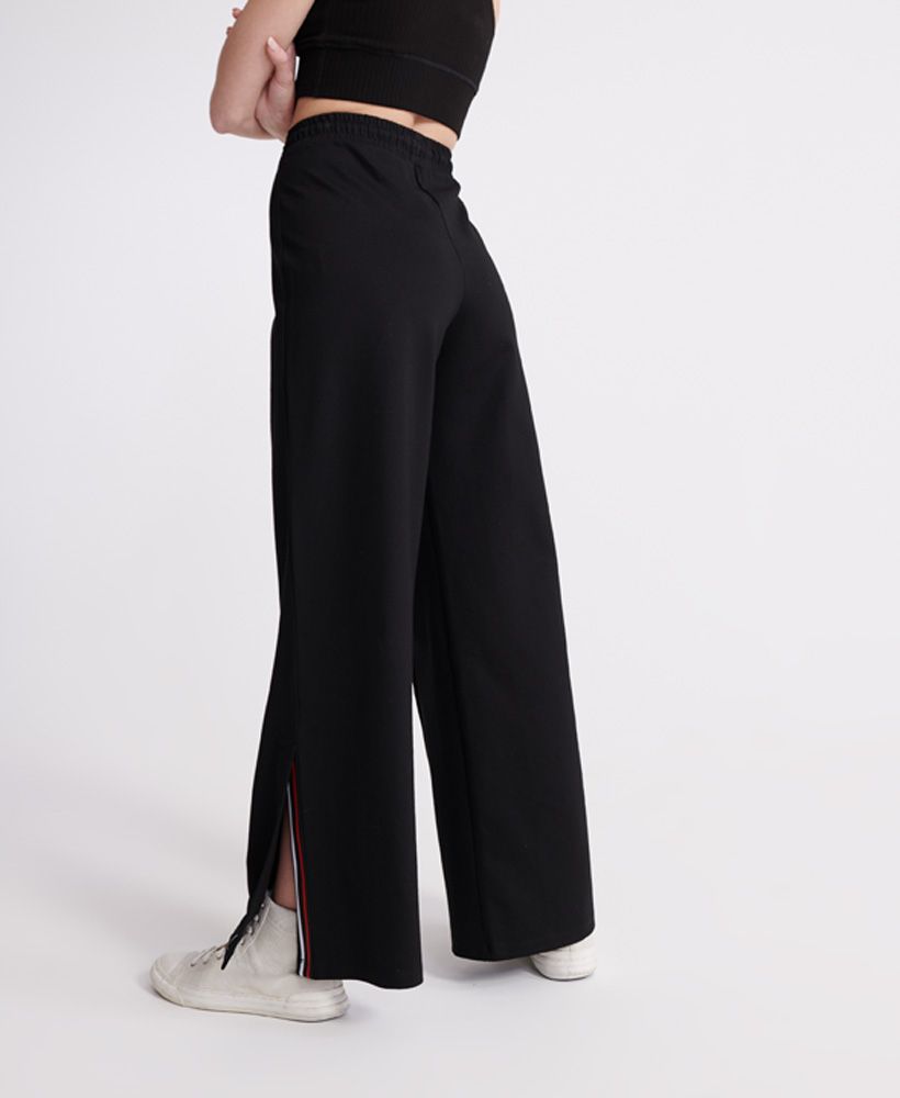 Superdry women's Edit wide leg joggers. These stylish yet comfy joggers feature a drawstring adjustable waist, a wide leg design, and split ankle seams with piping detailing. Finished with a Superdry logo tab on the cuff.Relaxed fit