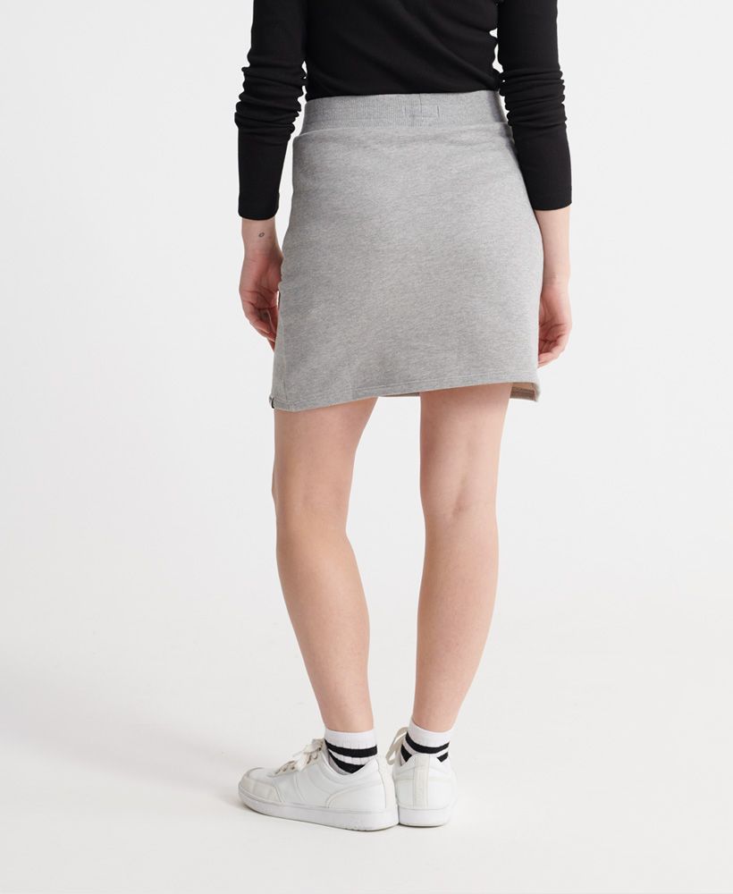 Superdry women's Valley sweat skirt. Stay on trend yet casual this season with our Valley sweat skirt featuring, an elasticated waistband and two front zipped pockets. Finished with Superdry branded zip pulls and a Superdry logo tab on the hemline.