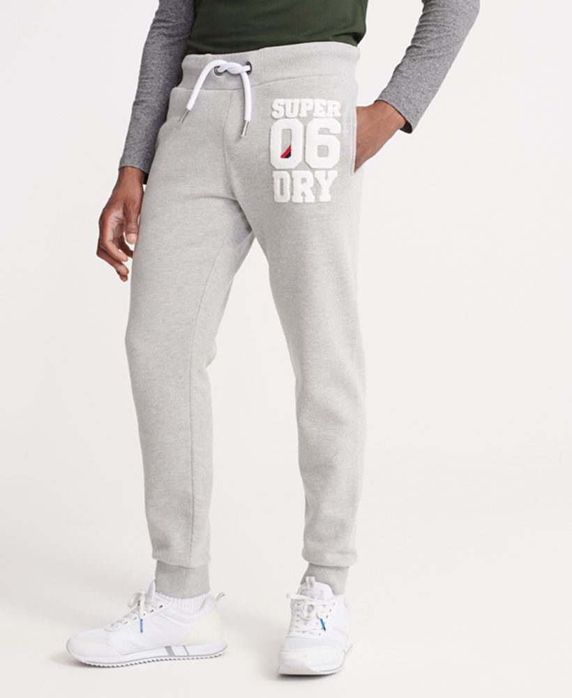 Superdry men's SDQB zero six jogger. These joggers feature a drawstring waist, two front pockets, one back pockt and a ribbed waistband and cuffs. Finished with a textured Superdry logo on the front and a Superdry patch logo on the back pocket.Slim fit