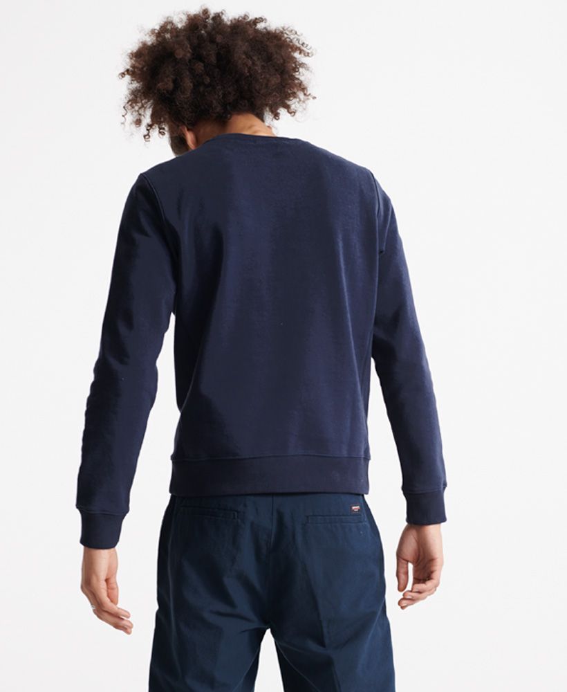 Superdry men's Standard Label loopback crew sweatshirt. Update your basics with this sweatshirt, featuring a ribbed crew neckline, ribbed cuffs and hem. Finished with a discreet Superdry logo tab on the hem.Relaxed fit – the classic Superdry fit. Not too slim, not too loose, just right. Go for your normal sizeMade with Organic Cotton - Made using cotton grown using organic farming methods which minimise water usage and eliminate pesticides, maximising soil health and farmer livelihoods.