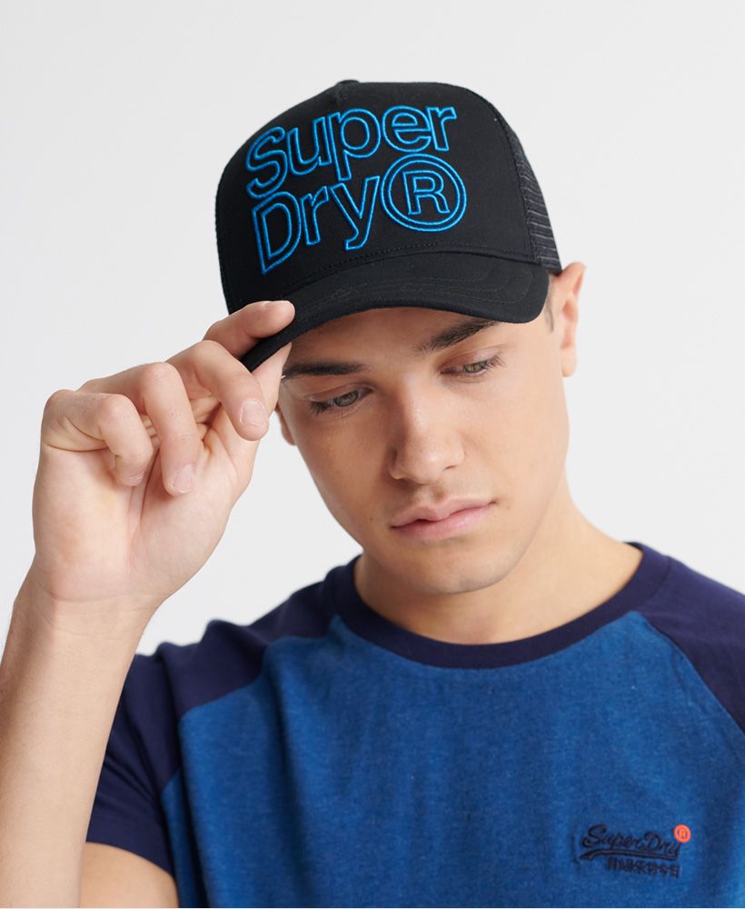 Superdry men's Lineman trucker cap. This trucker cap features a panelled design, an adjustable back and mesh detailling. Finished with an Embroidered Superdry logo on the front.