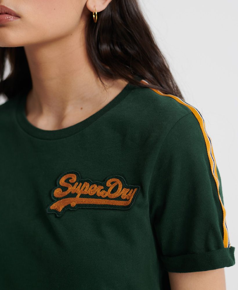 Superdry women's Vintage Logo chainstitch boxy t-shirt. This tee features a box fit design, crew neck and embroidered Superdry logo patch on the chest. Finished with roll up cuffs and stripes on both shoulders.