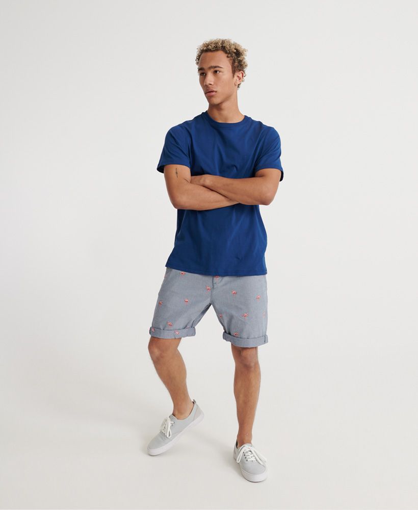 Chino shorts are a must have summer essential and we've got just the pair to help you liven up your collection. Introducing our international all over embroidered chino short.Zip and button fasteningBelt loopsFour pocket designRoll up cuffsAll over embroidered pattern