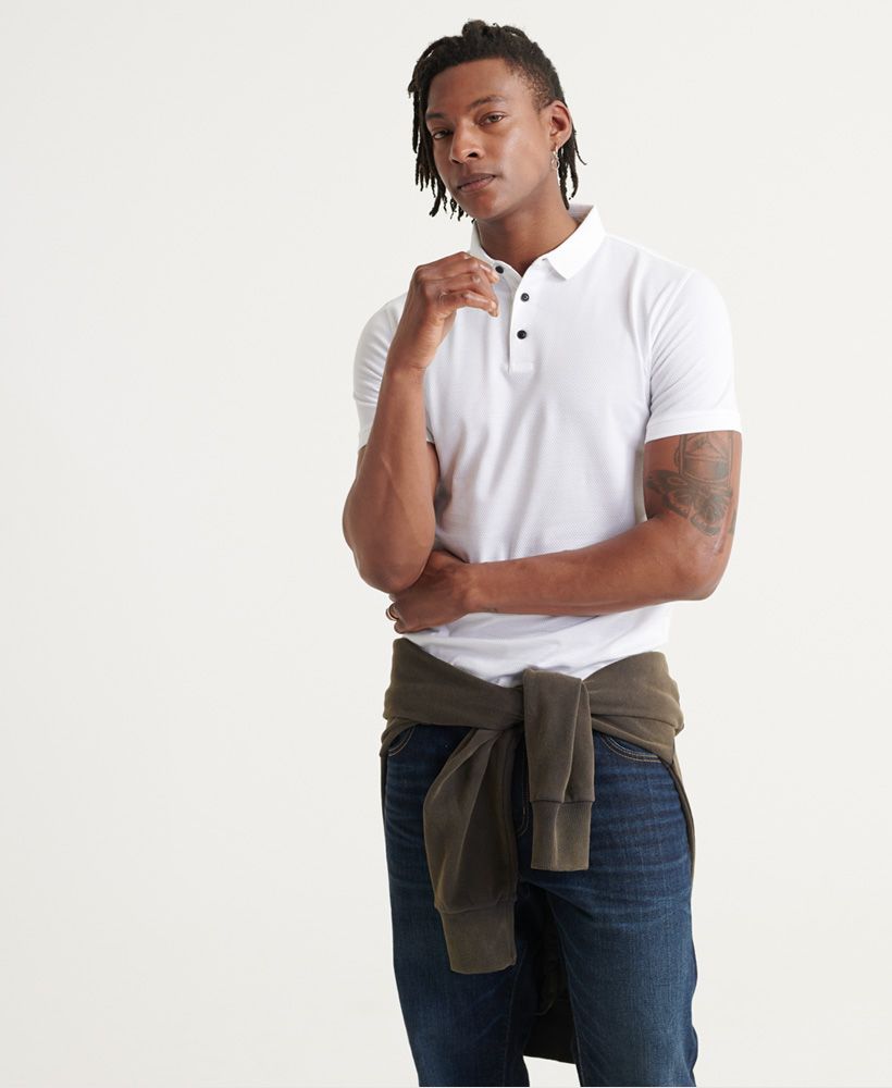 Superdry men's Edit short sleeve polo shirt. A classic shirt with a ribbed collar, button fastenings and side splits to the hem. Finished with ribbed cuffs and a Superdry logo tab on one side seam.Slim fit
