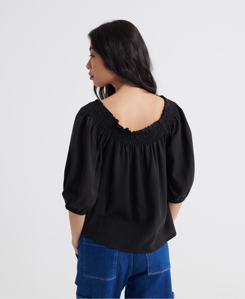 Superdry women's Desert off shoulder top. This top features a bardot design, elasticated neckline and cuffs. Finished with a metal Superdry logo tab on the hem. The Desert off shoulder top will look great paired with jeans to complete the look this season.