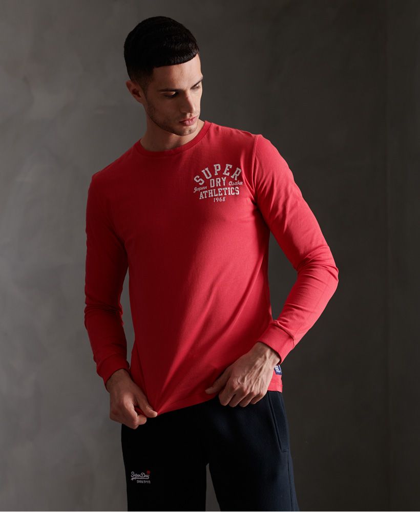 Five your wardrobe some texture this season with our Superstate long sleeved top, the cracked effect logo brings the top to life and will do the same to your outfit.Long sleevesRibbed crew necklineRibbed cuffsCracked effect logoSignature logo patch