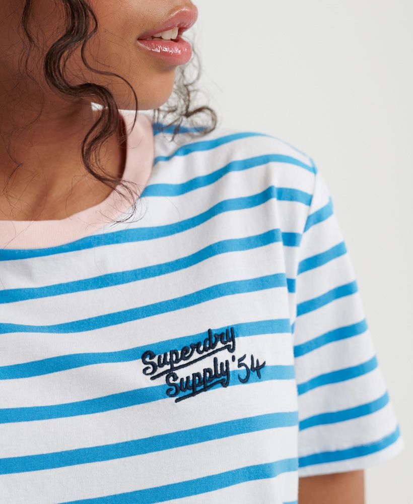 Superdry women's Dakota Stripe Graphic T-shirt. This Dakota Graphic tee features a boxy fit design, ribbed crew neck collar and an embroiderded Superdry logo to the chest.