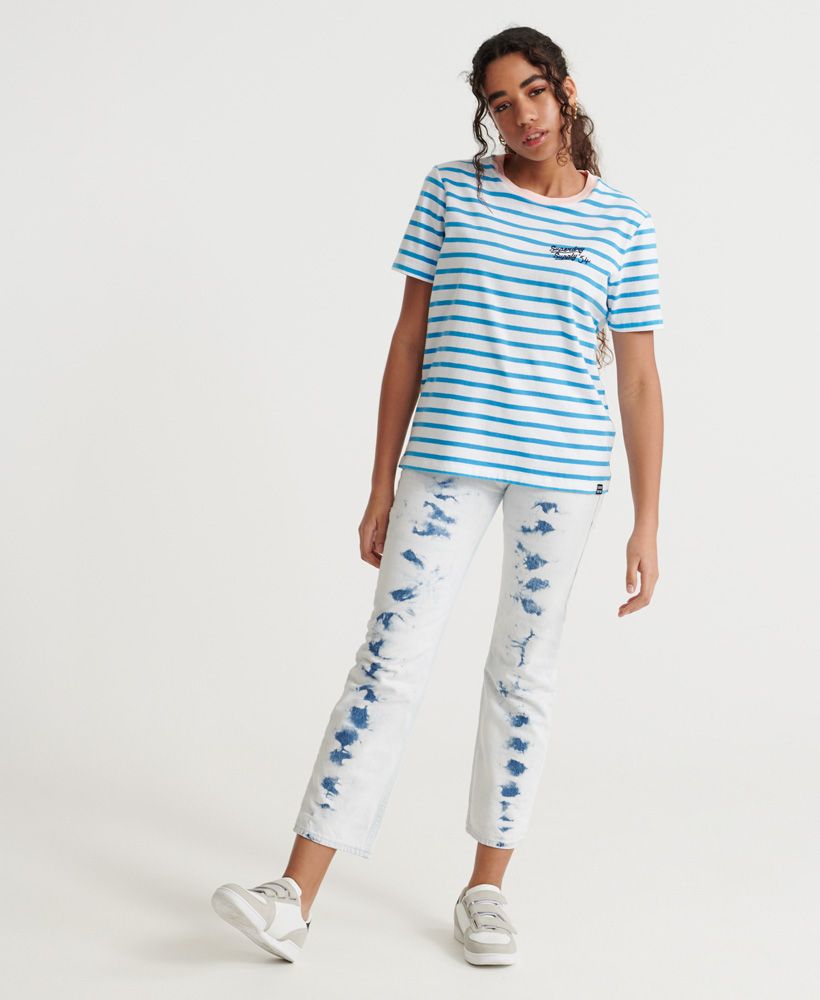 Superdry women's Dakota Stripe Graphic T-shirt. This Dakota Graphic tee features a boxy fit design, ribbed crew neck collar and an embroiderded Superdry logo to the chest.